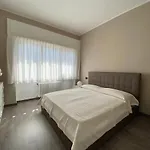 Renzo, Dongo, Di Apartment