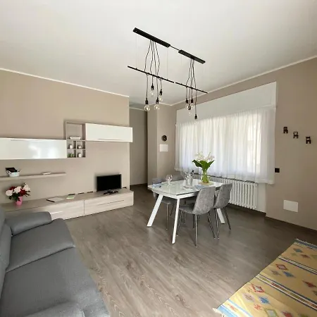 Renzo, Dongo, Di Appartement *