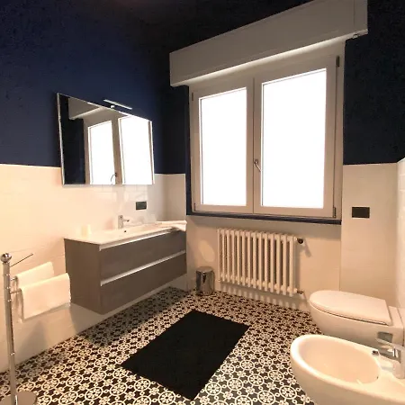 Renzo, Dongo, Di Appartamento Dongo