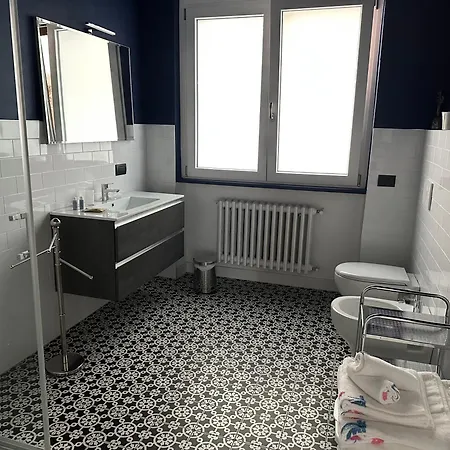 Renzo, Dongo, Di * Dongo