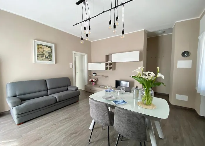 Renzo, Dongo, Di * Dongo