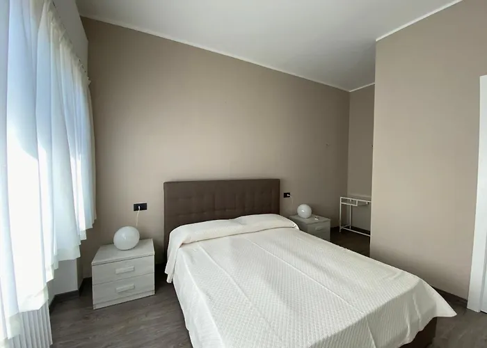 Renzo, Dongo, Di * 东戈