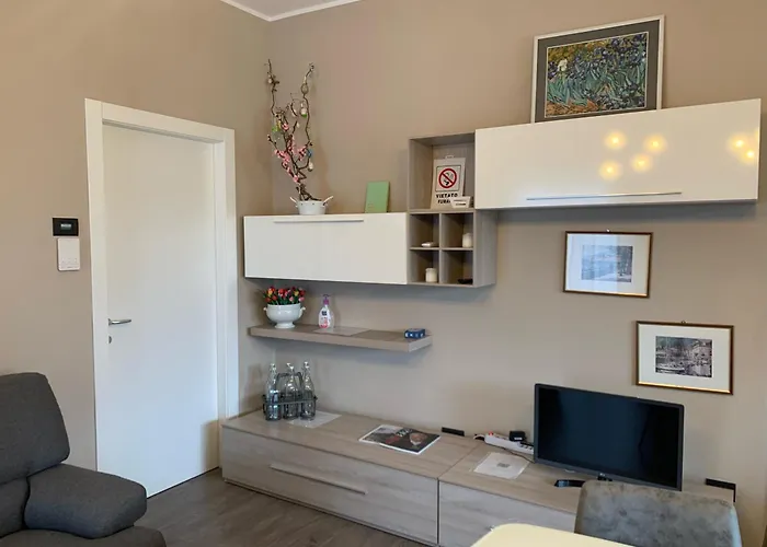 Renzo, Dongo, Di 公寓 东戈