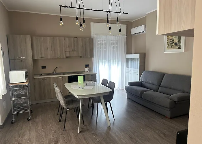 Renzo, Dongo, Di Lägenhet