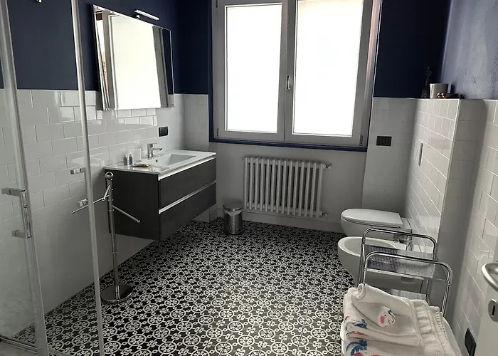 Renzo, Dongo, Di * 东戈