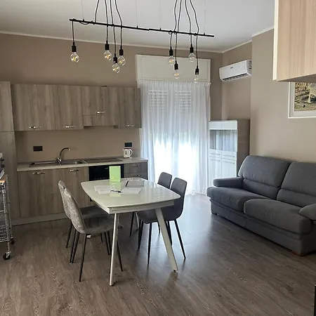 Renzo, Dongo, Di Apartmán