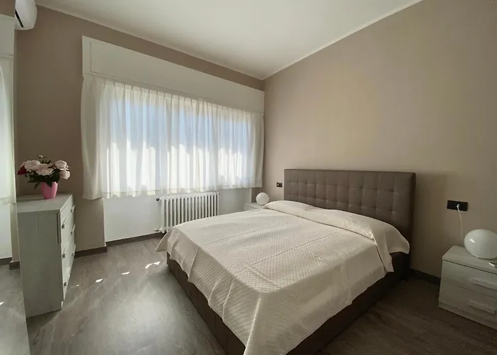 Renzo, Dongo, Di Apartmán